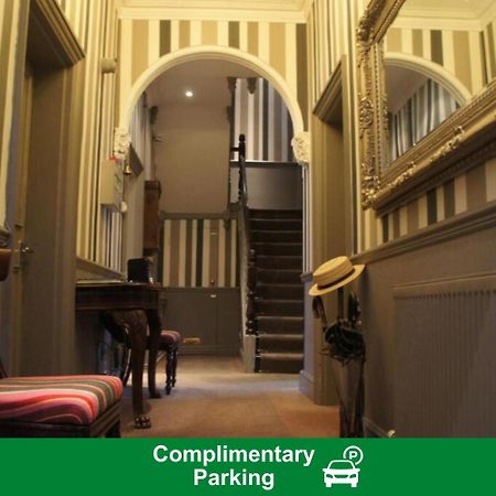 Burlington House Boutique Bed and Breakfast Oxford Eksteriør billede The entrance to the theatre