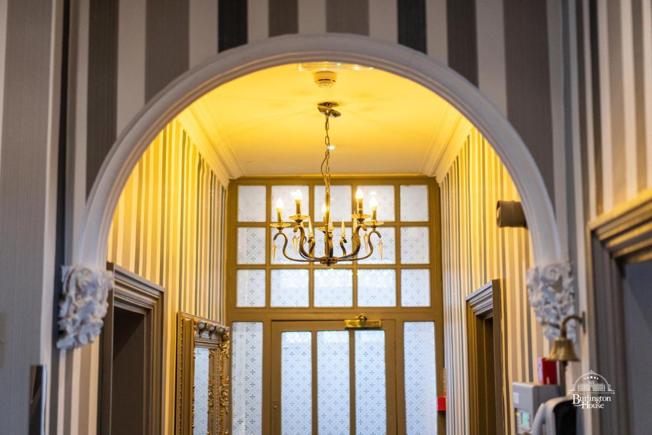 Burlington House Boutique Bed and Breakfast Oxford Eksteriør billede The entrance to the hotel