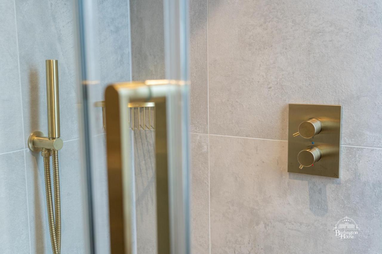 Burlington House Boutique Bed and Breakfast Oxford Eksteriør billede A shower mixer