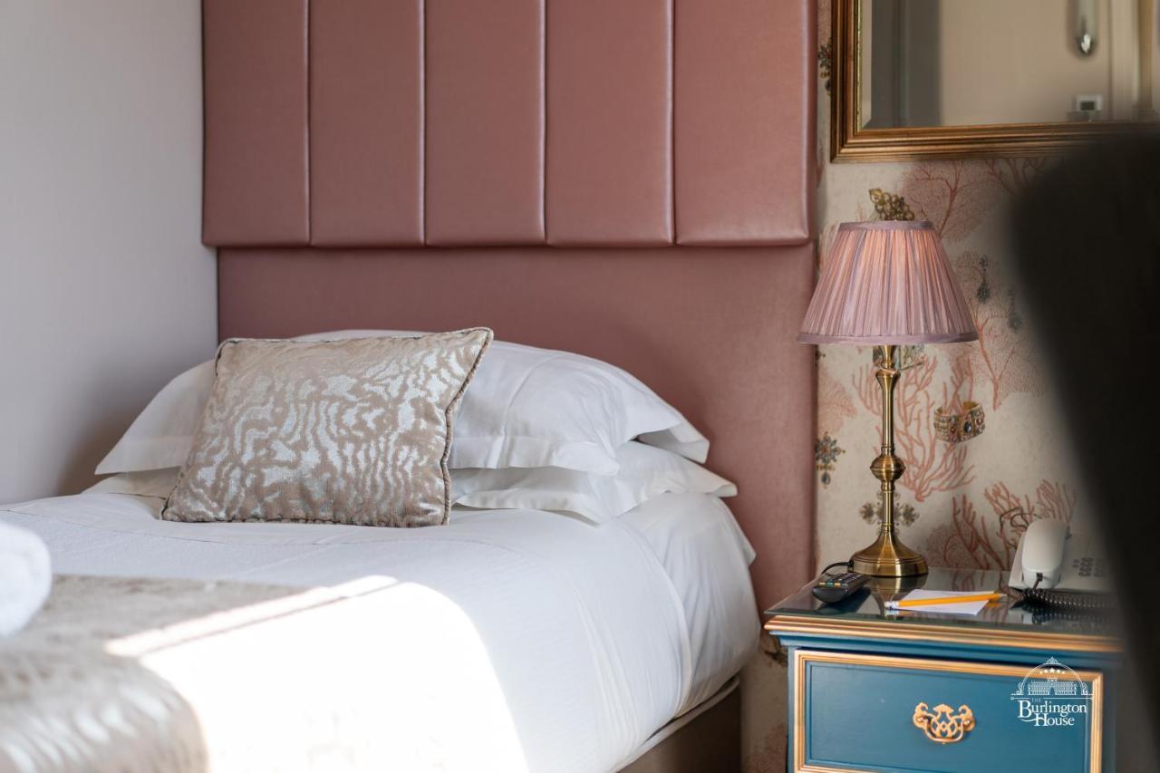 Burlington House Boutique Bed and Breakfast Oxford Eksteriør billede A bedroom at the hotel