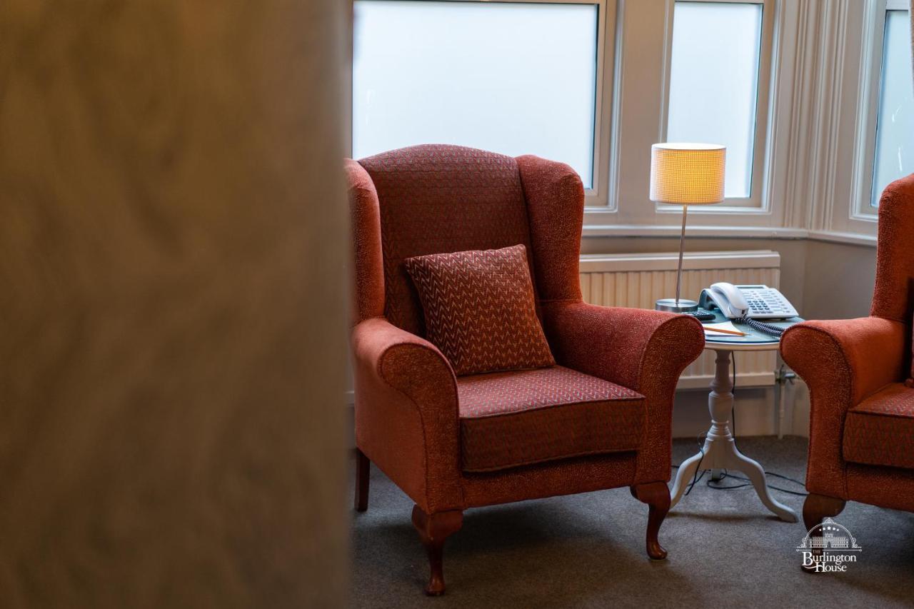 Burlington House Boutique Bed and Breakfast Oxford Eksteriør billede A wing chair