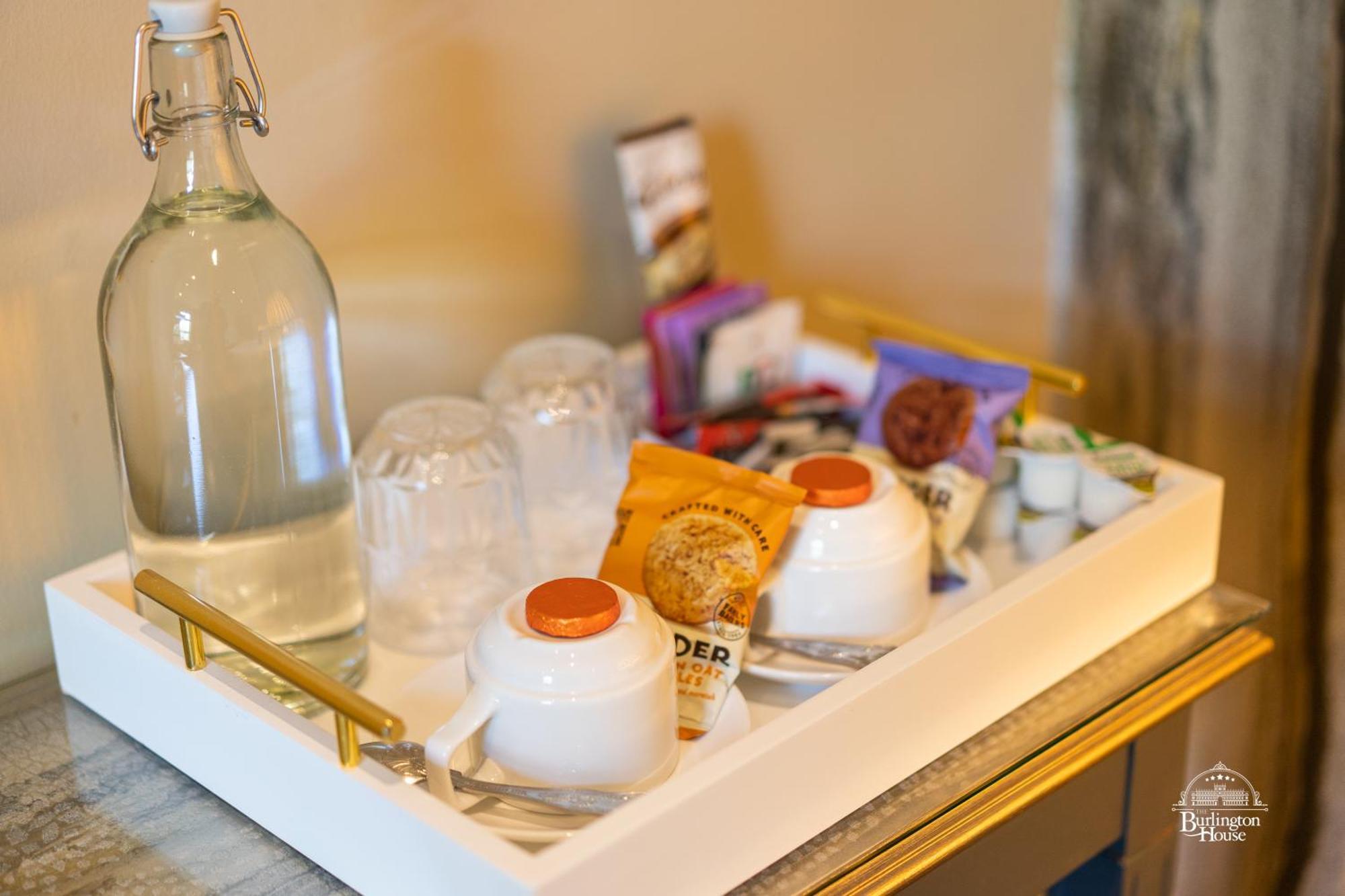 Burlington House Boutique Bed and Breakfast Oxford Værelse billede A welcome tray at a hotel