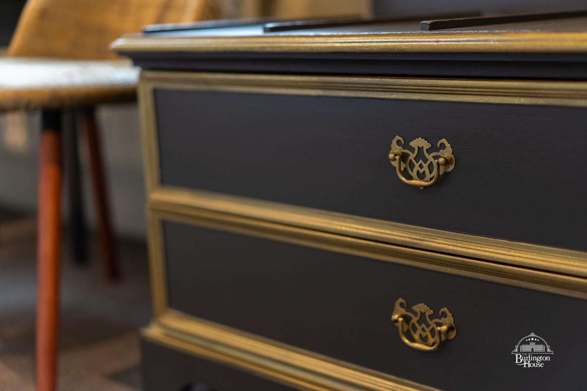 Burlington House Boutique Bed and Breakfast Oxford Værelse billede A piece of furniture with a gold leaf finish
