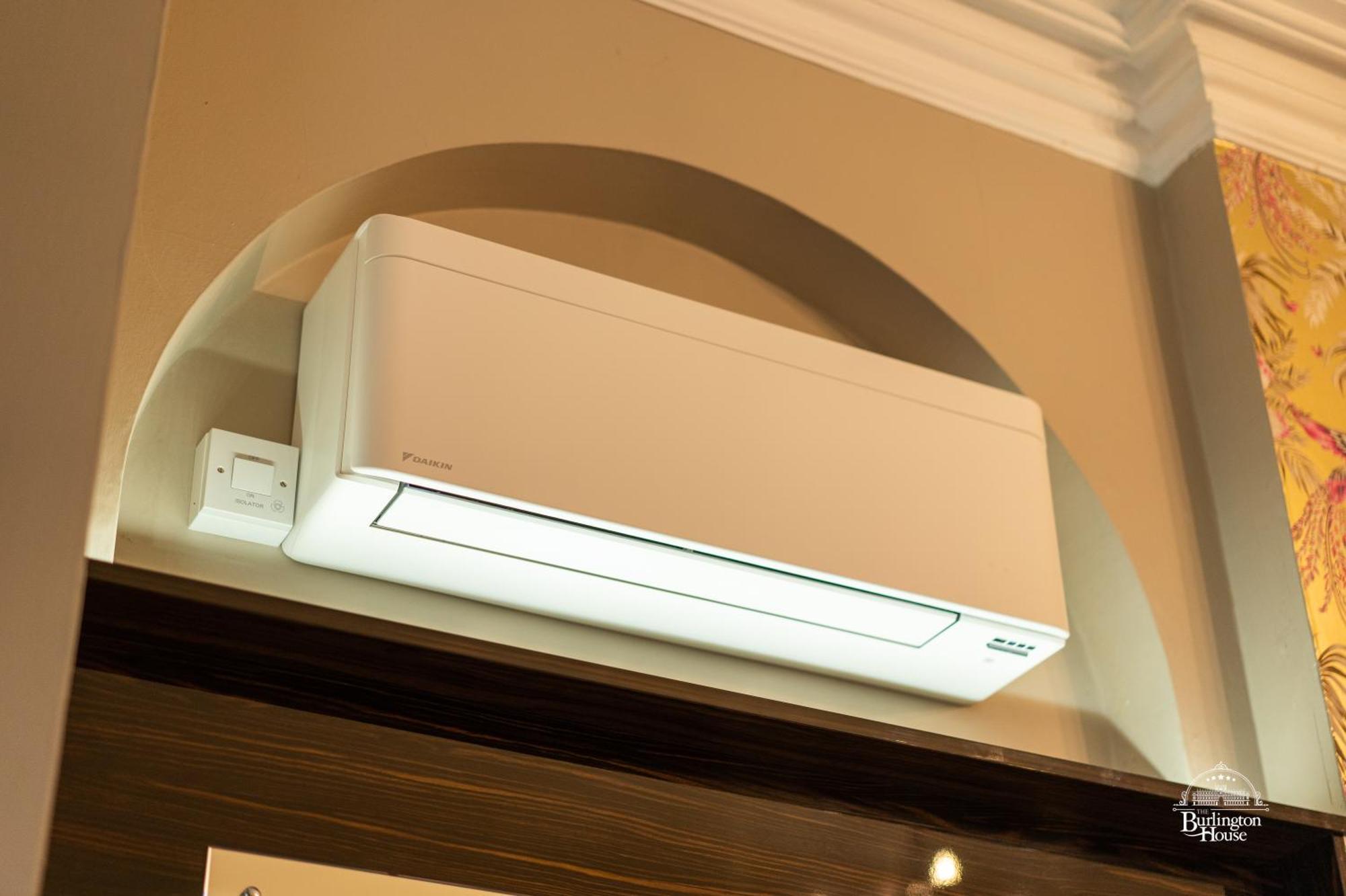 Burlington House Boutique Bed and Breakfast Oxford Værelse billede A wall-mounted air conditioner